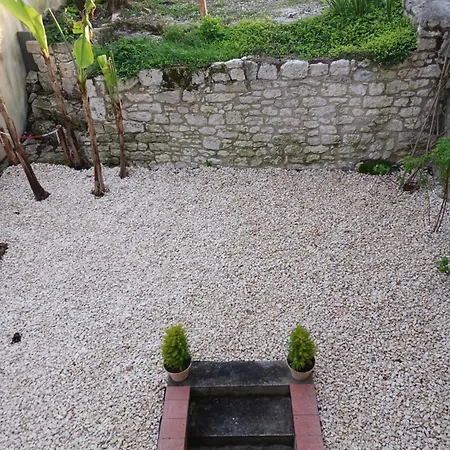 Chez La Maison Kır Evi